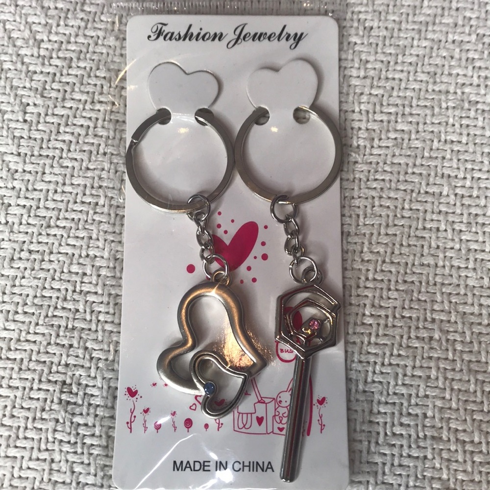 Adorable couples keychain set 🥰 - Picture 1 of 4